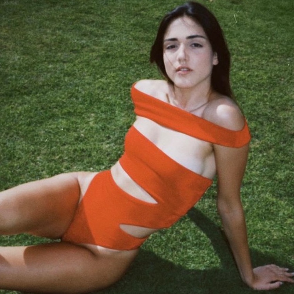 LAMA JOUNI | NWT! RED OFF SHOULDER CUT OUT BODYSUIT SIZE: Small